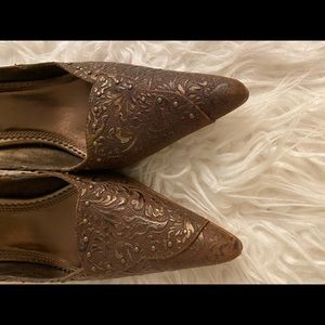 Tribeca by Kenneth Cole - Brown leather embossed pointed toe heels